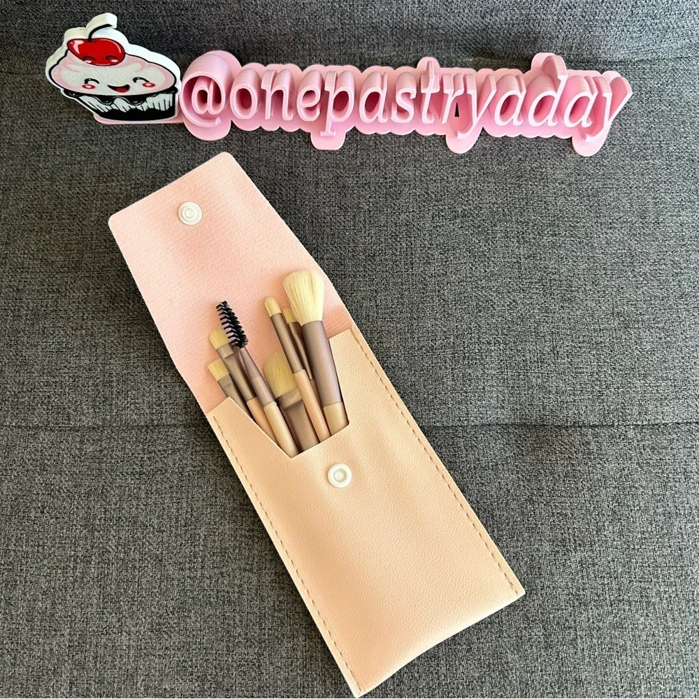 8-piece Travel Makeup Brush Set with Carry Case, Pink, Blush